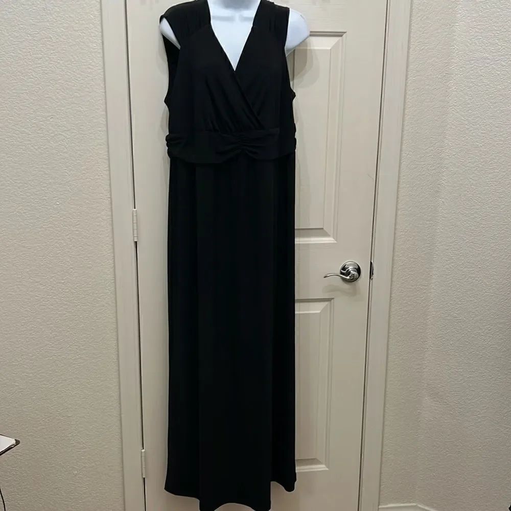 NY Collection Black Dress VNeck Sleeveless Maxi Size 1X Slimming Ruched Waist